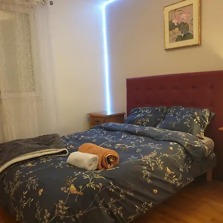 Spacieux Et Calme, Style Parisien, Toutes Commodites, Ideal Pour Un Sejour Authentique Apartment Saint-Denis (Seine-Saint-Denis)